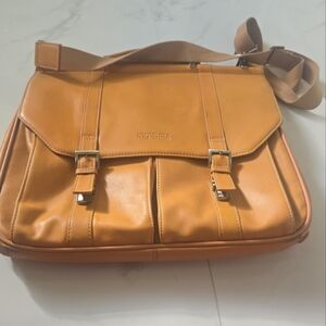 Kenneth Cole Reaction Almond Leather Messenger Bag Laptop Case Briefcase